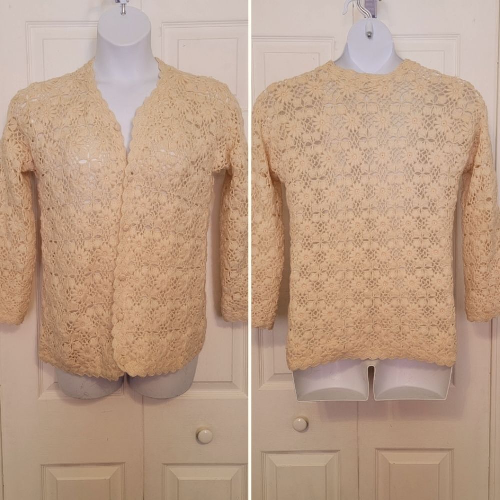 #397 Vintage lambs wool cream colored Crocheted jacket. sze.M